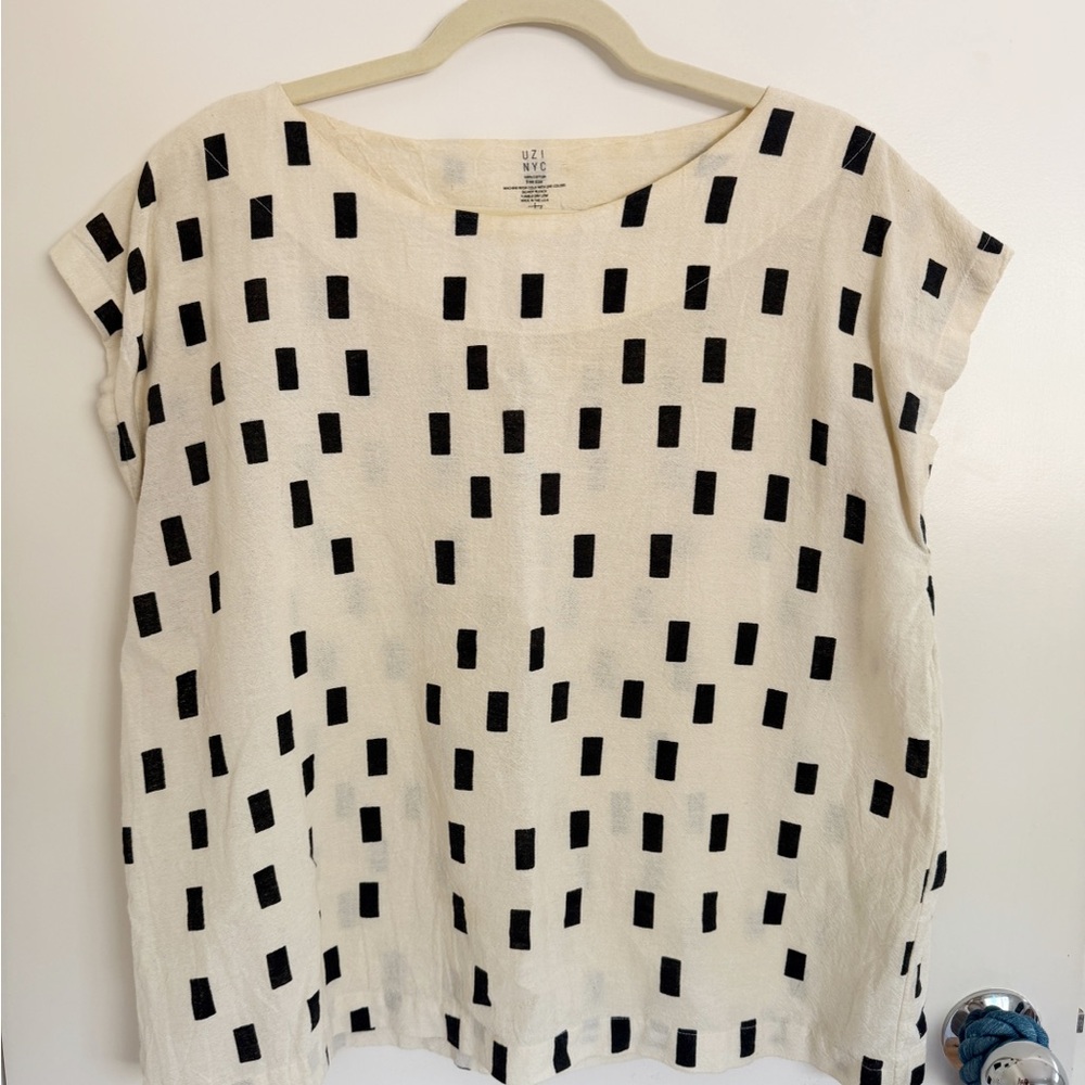 Uzi NYC modern Disko Print Tunic Top in black and cream